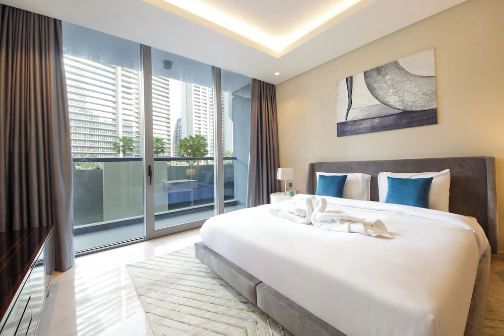 Luxury 1BR at Sterling East Burj Views