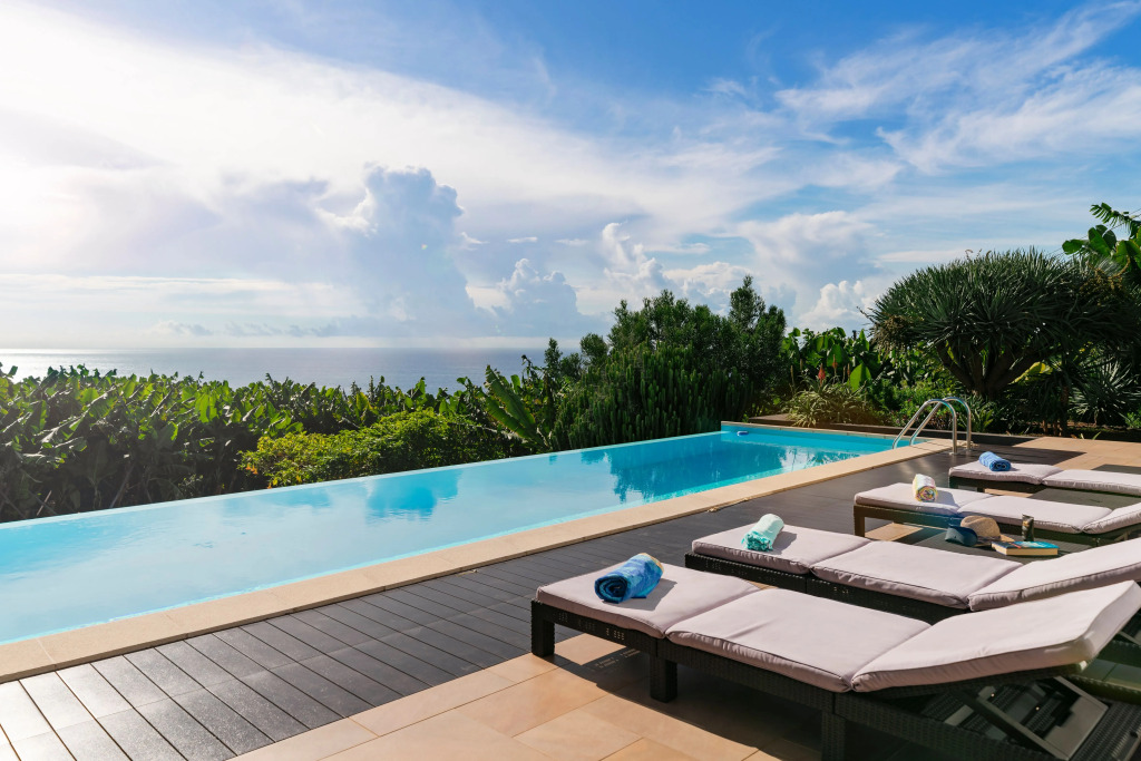 Contemporary villa, heated infinity pool, sea-views | Designhouse