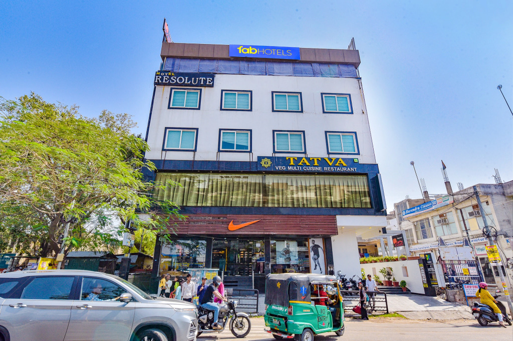 FabHotel Resolute