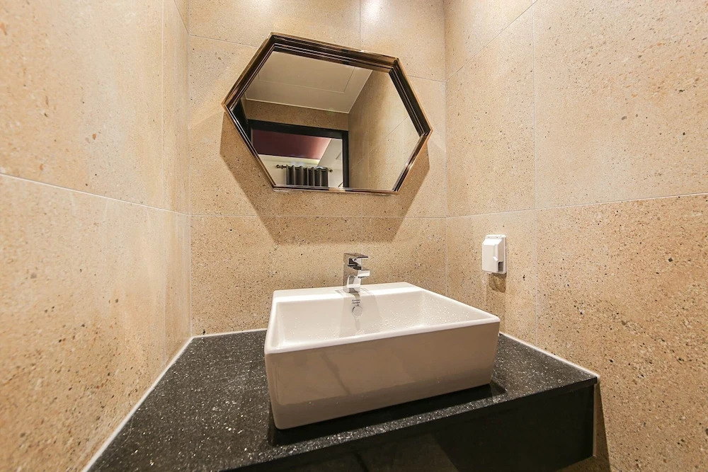 Lerocherrouge Hotel