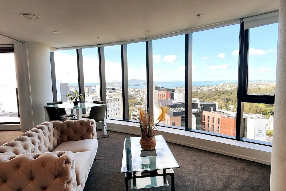 Sunny, Spacious And Magnificent Sea Views!