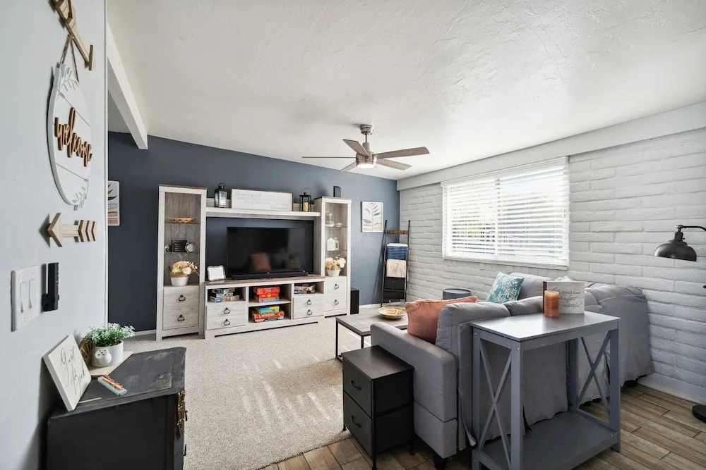 Family-friendly Desert Oasis 5 Bedroom Home by RedAwning