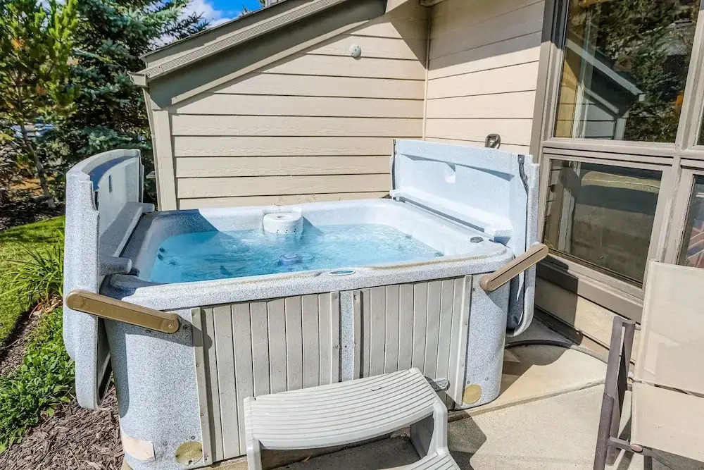 Charming 2br Escape Hot Tub, Bbq & Mountain Comfort 1424 2 Bedroom Condo