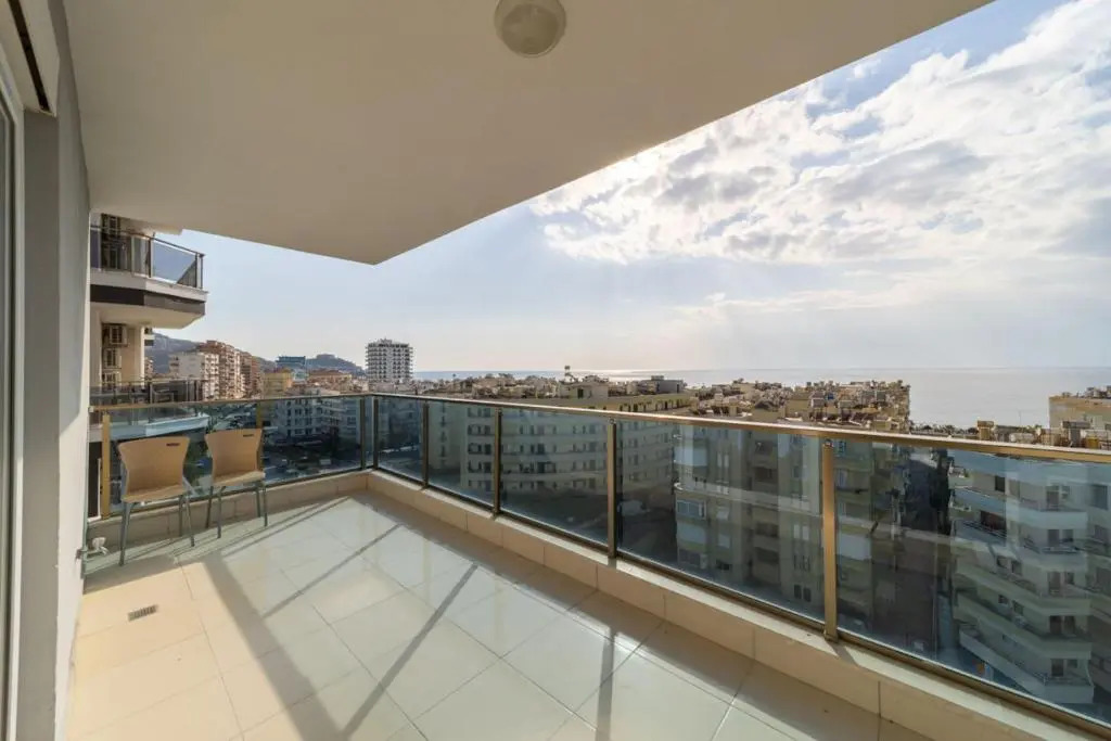 Spacious Apartment with Sea View in Alanya