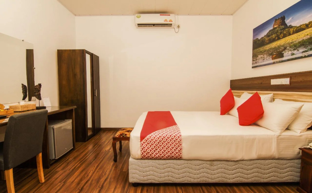 Clove Transit Hotel