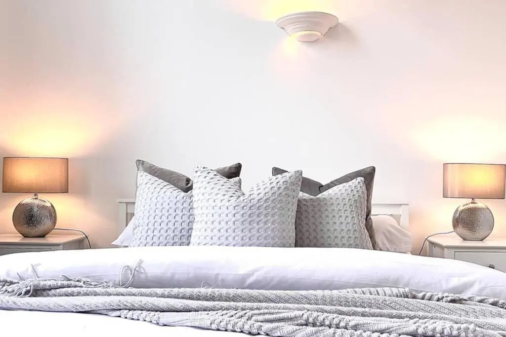 County House - THE WHITE APARTMENT