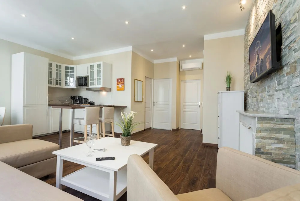 Chocolate - Spacious & Cosy 2-Br Center
