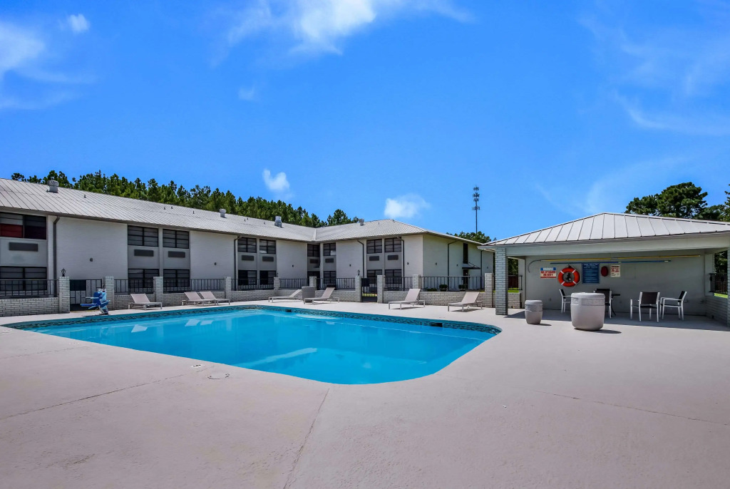 Clarion Pointe Marshall