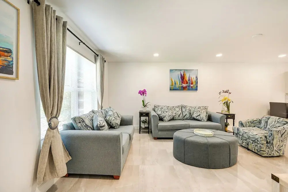 Marco Island Townhome: 2 Mi to Beaches!