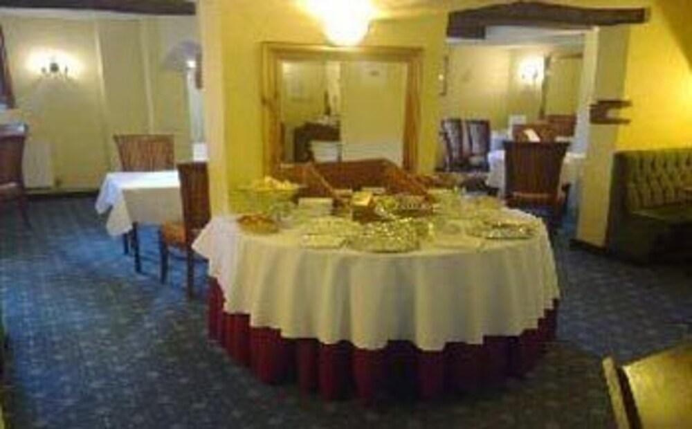 Cedar Tree Hotel
