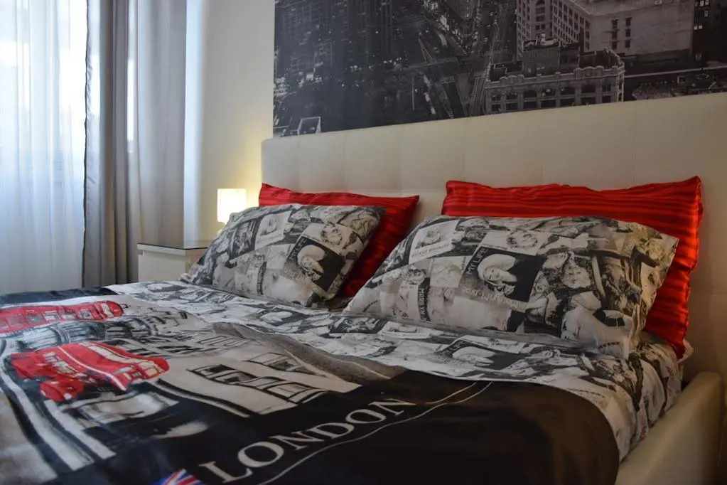 Alexandra Apartment Near Metro