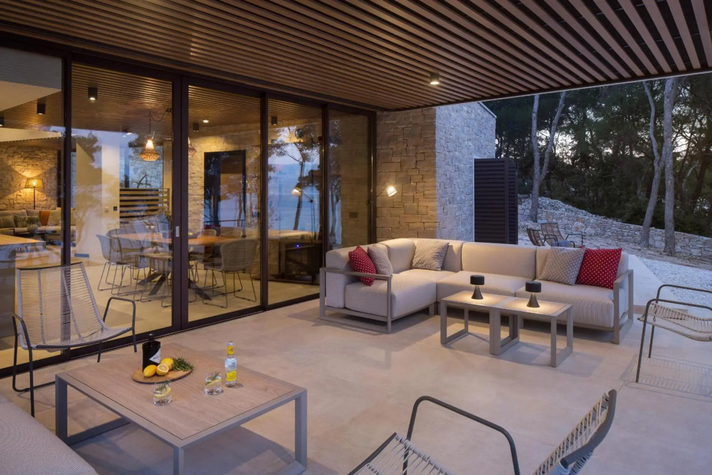 Vale Residence - exclusive & private property by the sea