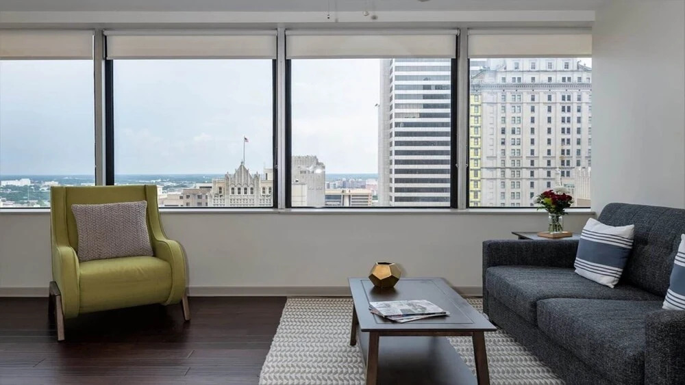 18th FL Stylish CozySuites w/ roof pool, gym #4