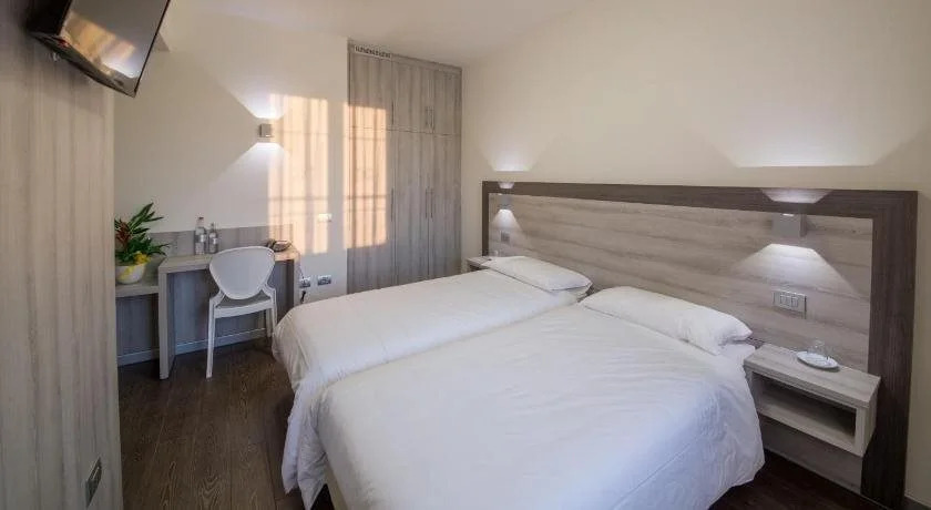Hotel Panineria Colombera Rossa