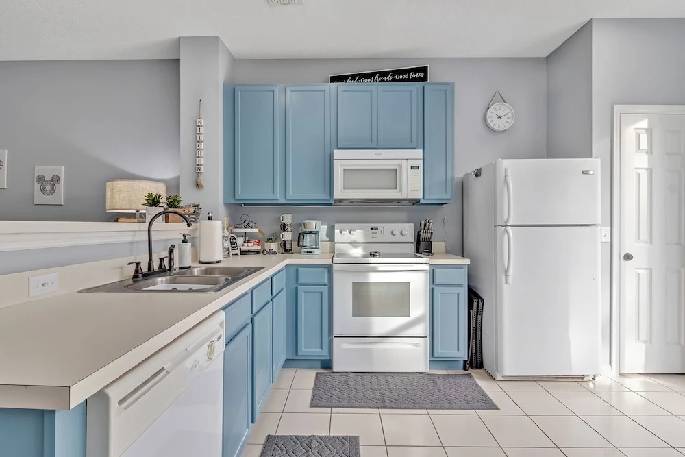 Ellas Blue House is Near Disney Theme Park