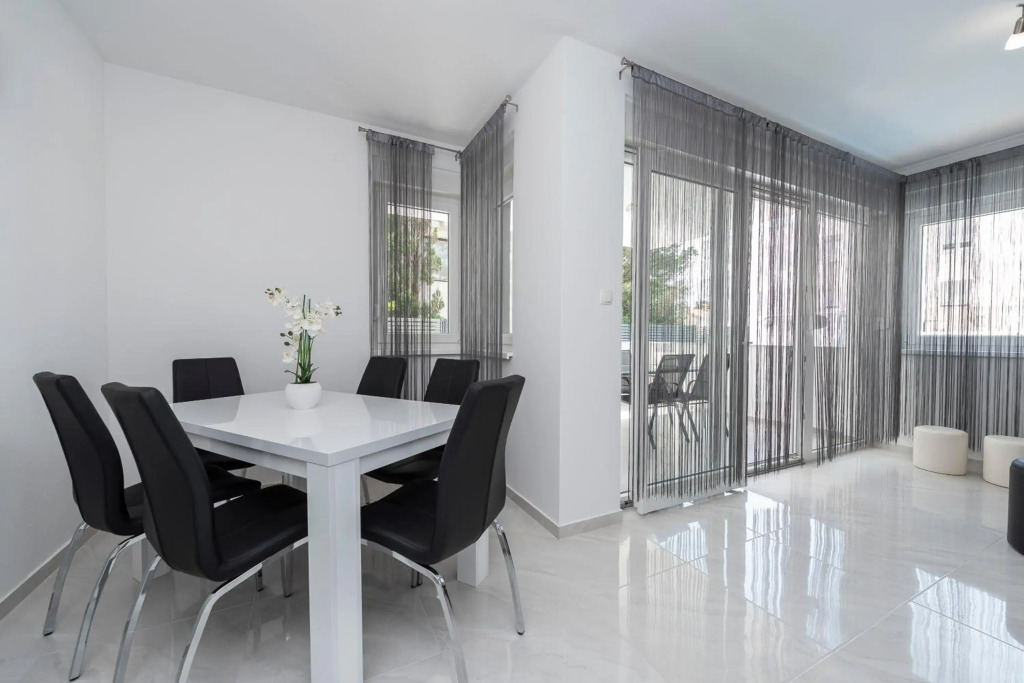 Villa Star 2 a centrally located ap. with a pool