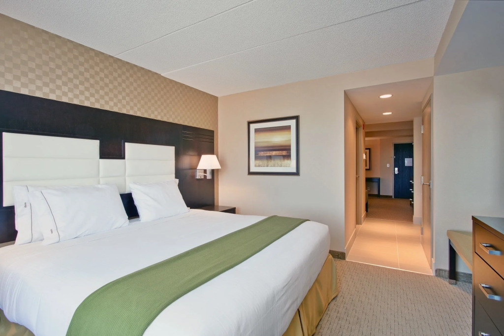 Holiday Inn Express & Suites Ottawa West - Nepean by IHG