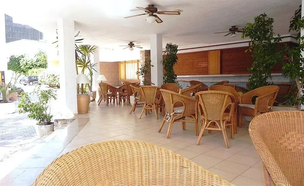 Eco Avenida Hotel & Parking