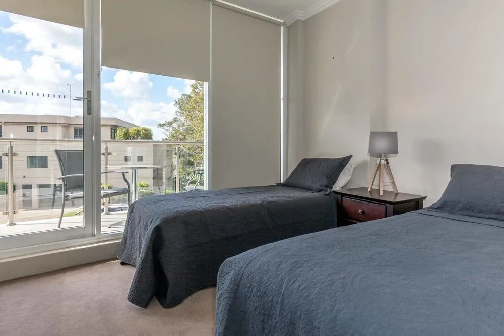 Oasis, Unit 3/5 Laman Street