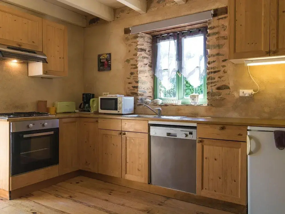 Romantic stay in a medieval castle with pool and restaurant among others