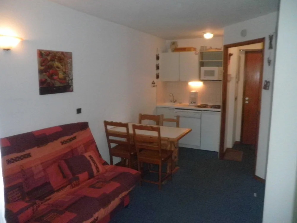 Lou Services Apartment M2-112 LSI 001