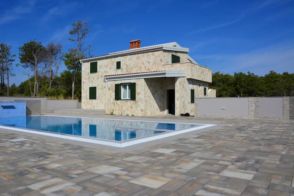 House Luxury Stone Villa Vir