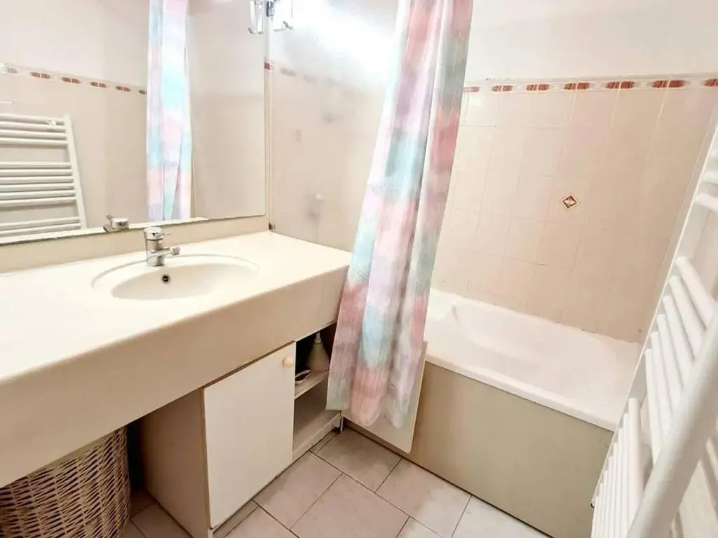 Appartement Six-Fours-les-Plages, 2 pièces, 4 personnes - FR-1-316-24