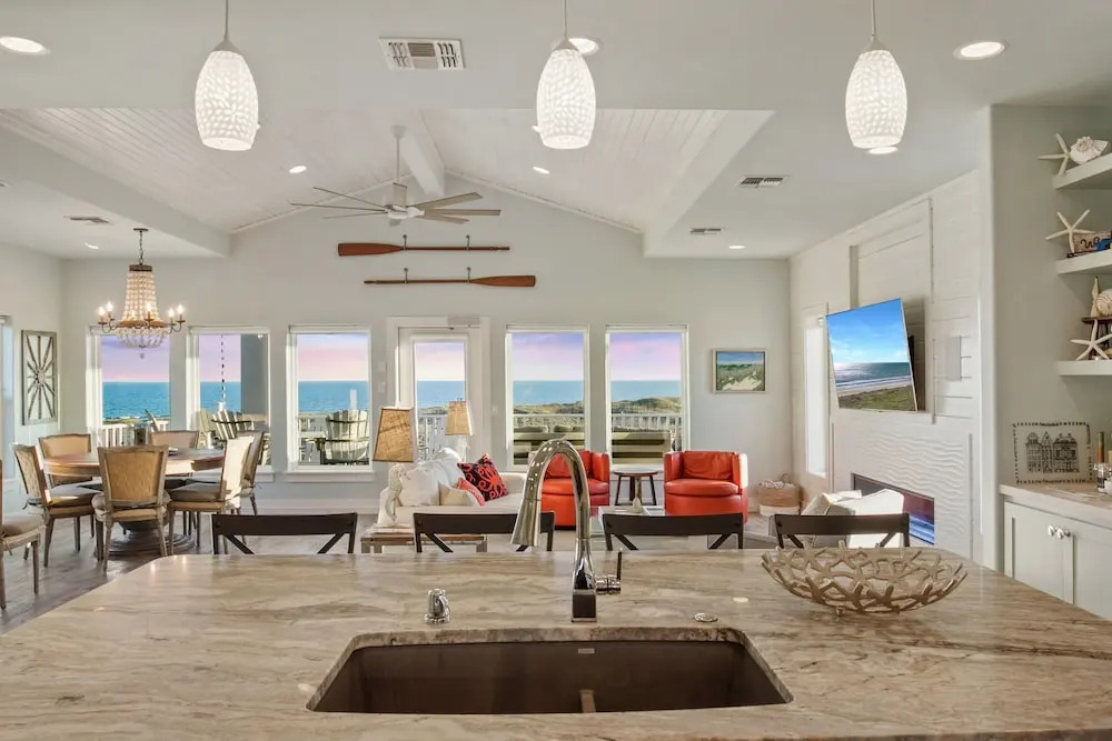 Gulf-view New-build W/ Pool & On-site Beach Access 4 Bedroom Home