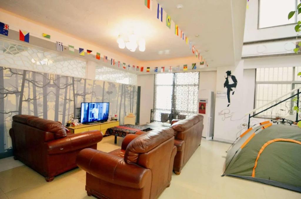 Broncos Youth Hostel