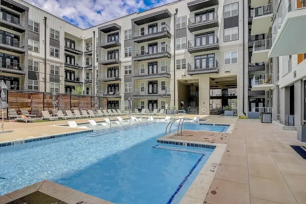 FRONTDESK 500 West Trade Apts Fourth Ward Charlotte