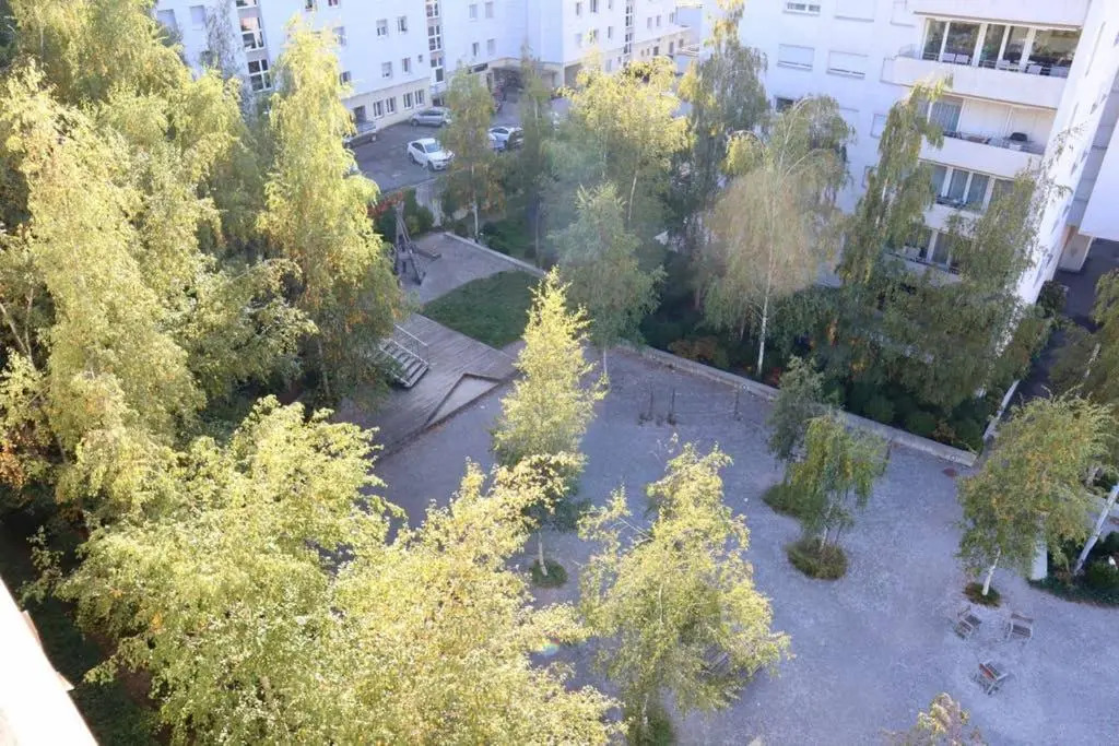 Modern, bright and spacious 3 bedrooms 2 bathrooms