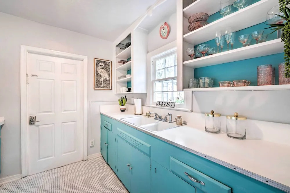 ~ 12 Mi to Disney: Downtown Winter Garden Cottage!