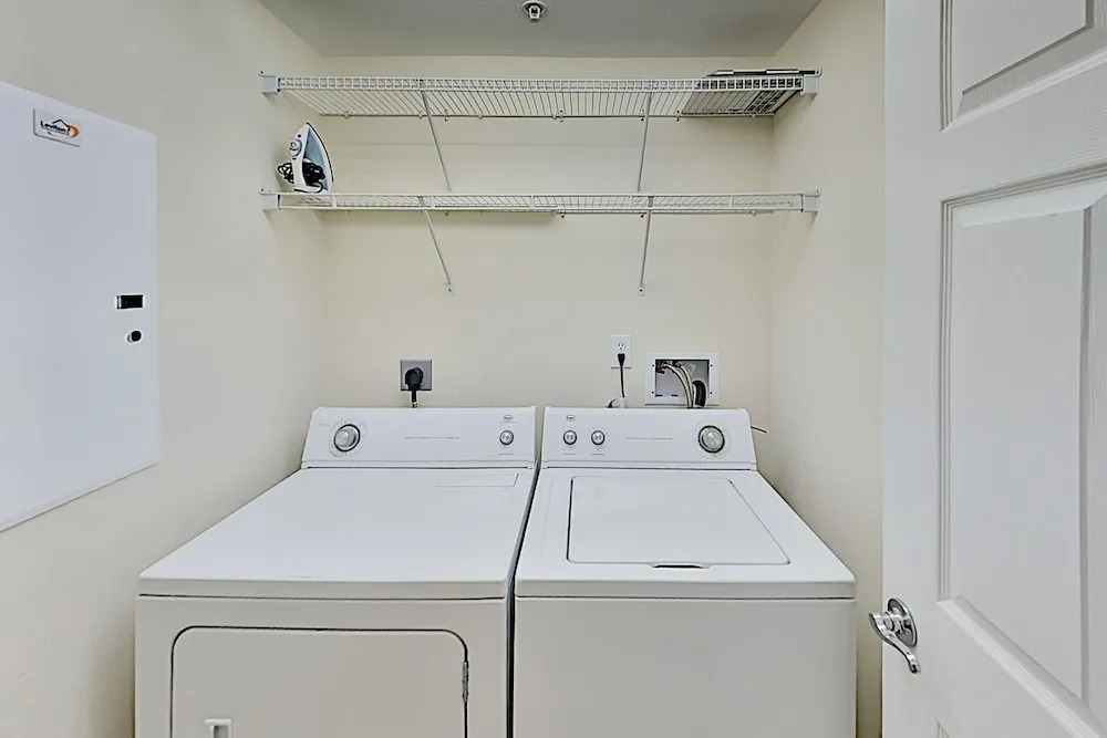 All-suite Gulf-front Getaway W/ Pools & Gym 2 Bedroom Condo