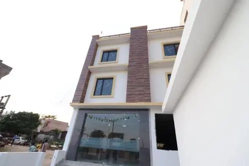 The Royal Resort by OYO Rooms