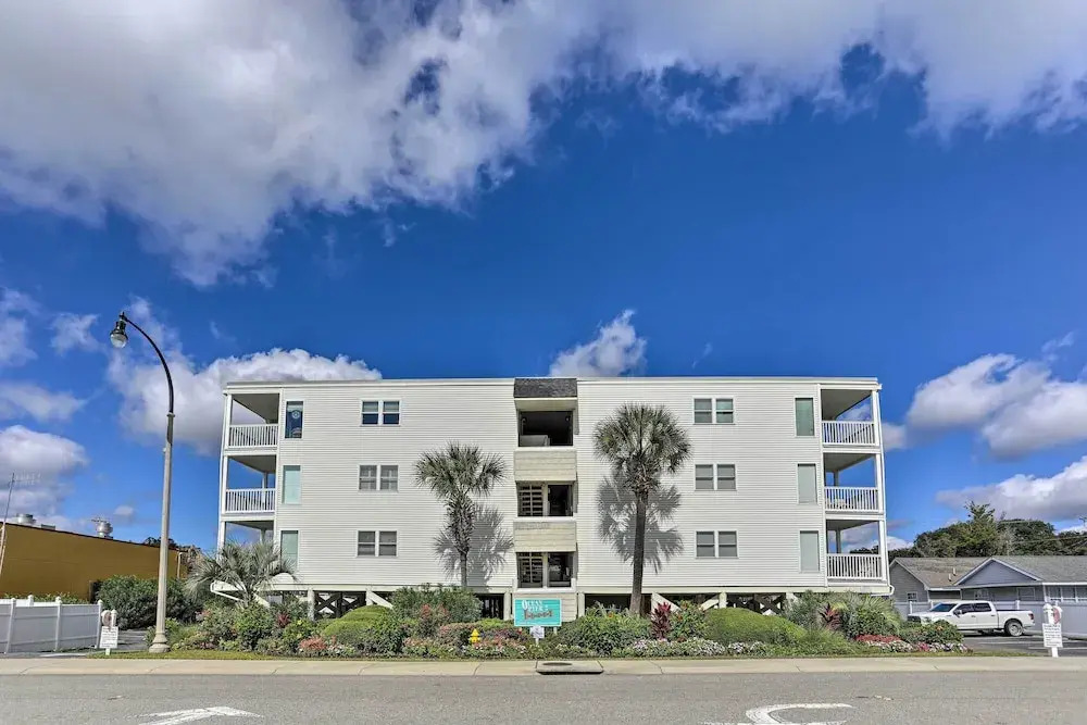 Walk to Ocean: Cozy Condo in North Myrtle Beach!