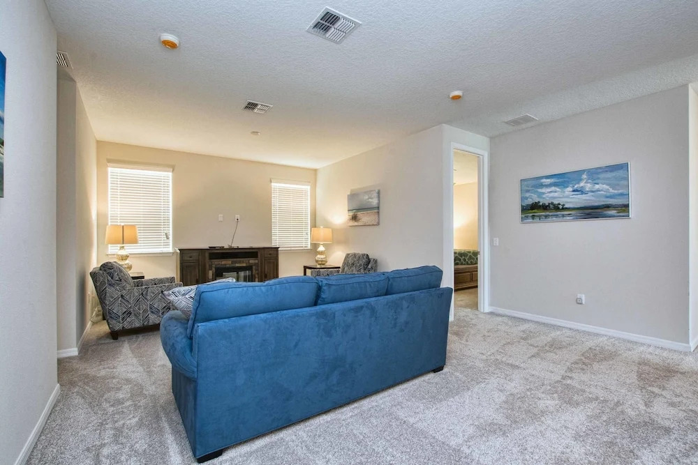Solara 9 Bedroom House w Pool - 8100SA