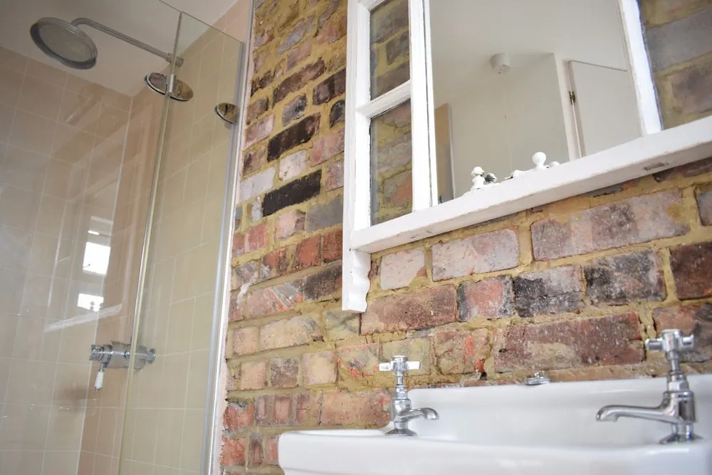 Spacious Family Home in Wembley