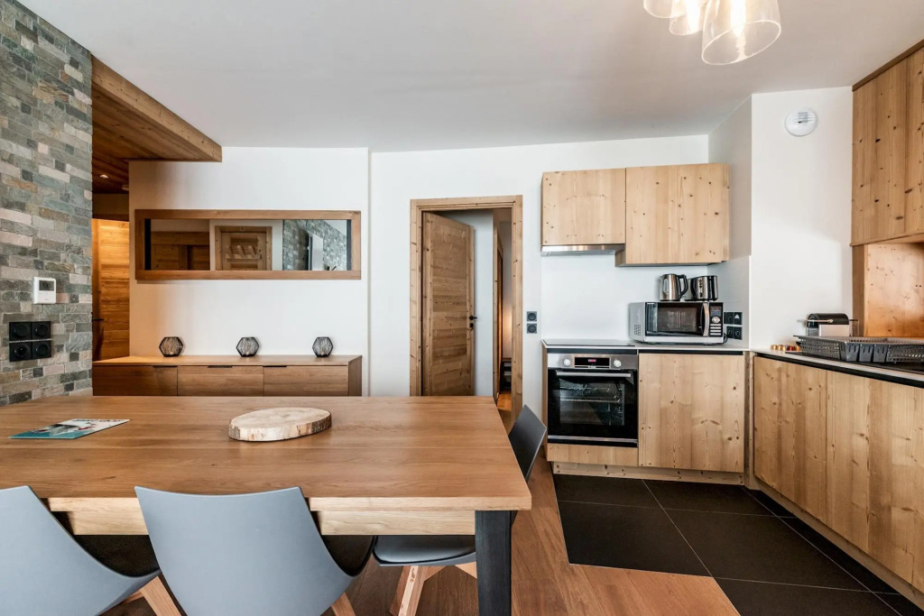 SORBUS - Contemporary Apartment in Luxury Residence
