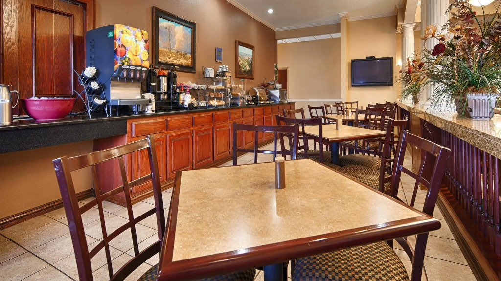 Best Western Plus Shamrock Inn & Suites