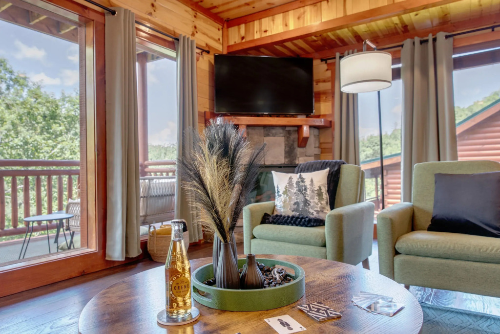 Evergreen Lodge by Avantstay Indoor Heated Pool + Game Room + Movie Theater + Hot Tub Mtn Views + Pigeon Forge
