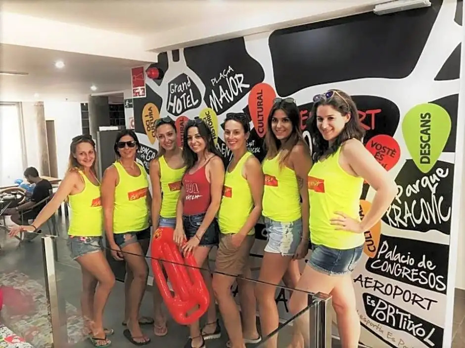NEW ART BEACH HOSTEL- Albergue Juvenil