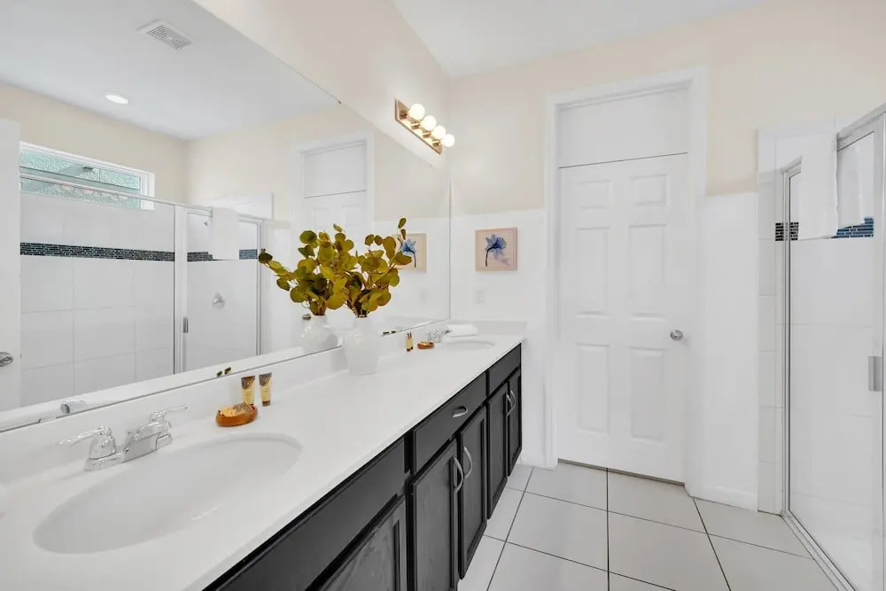 Stunning Villa With Themed Room's and Game Room, Right Across From the Club House #7sl9003