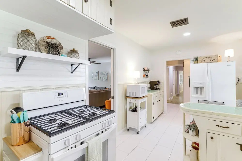 Lovely Tomball Home < 1 Mi to Dtwn + Pool Access!