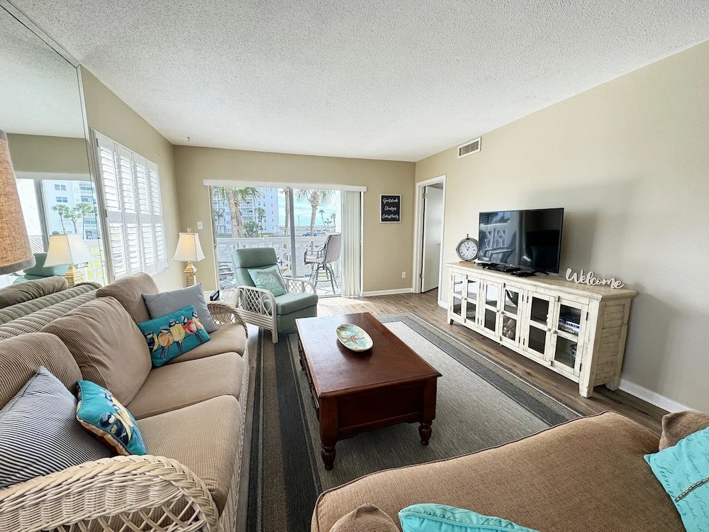 120 El Matador 2 Bedroom Condo by RedAwning