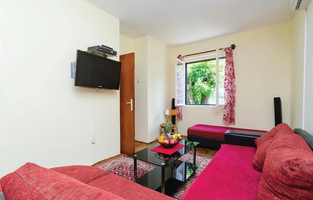 1 Bedroom Beach Front Home In Kotor