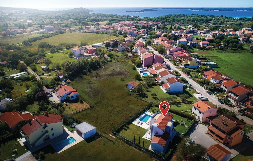 Amazing Home in Valbandon With Wifi and 4 Bedrooms