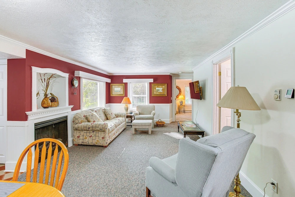 Relax Fireside! Frankfort Apt Near Dtwn & Beaches