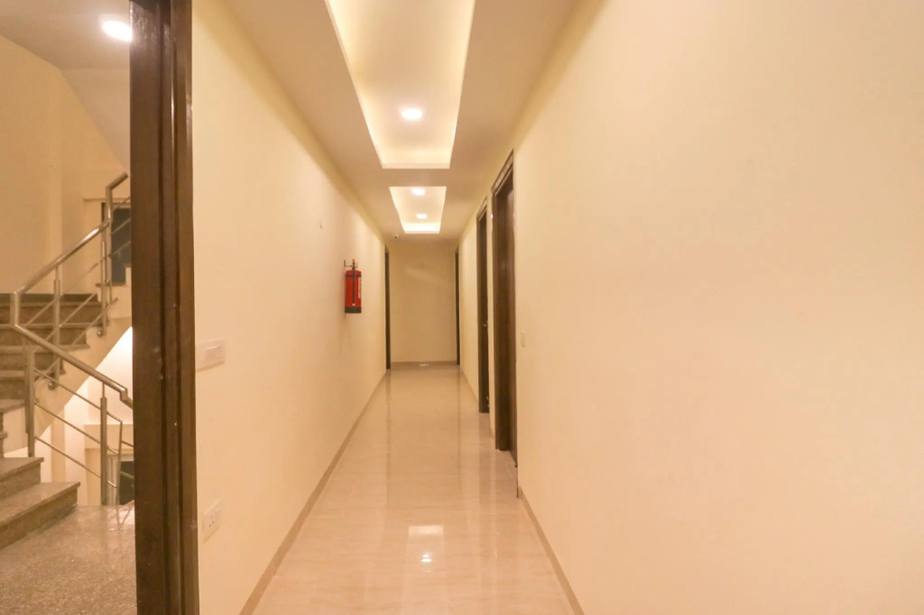 Hotel O Comfort Residency Near Artemis Hospital
