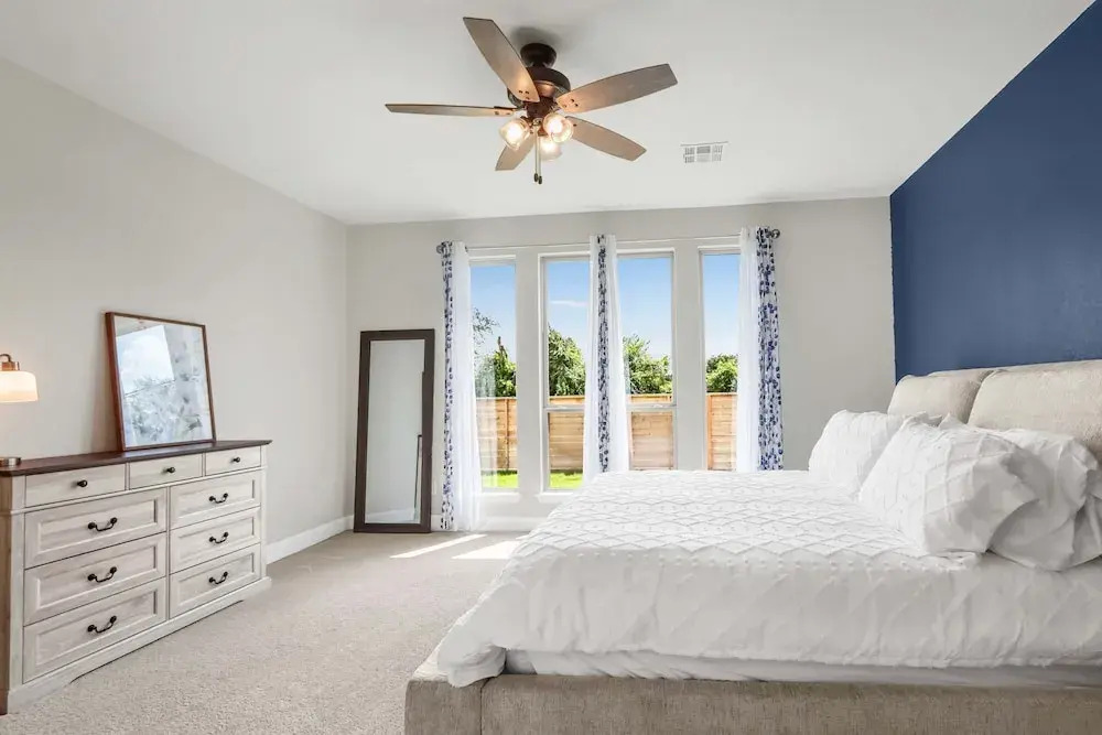 Dakota Cottage - Stay for 10