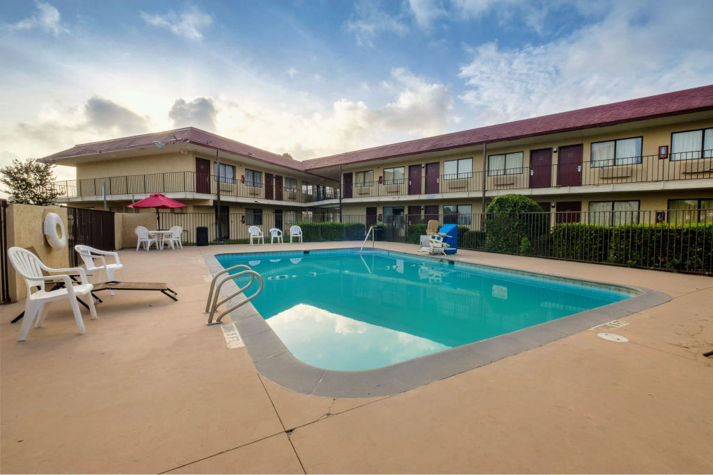 Motel 6 Alexandria
